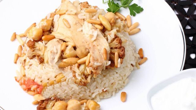 طريقة عمل المقلوبة بالدجاج والزهرة