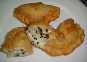 طريقة عمل سمبوسة بالجبن العكاوي