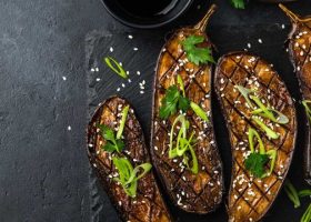 طريقة عمل باذنجان مشوي بالأعشاب