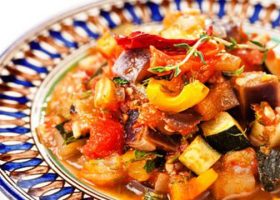 طريقة عمل صينية الخضار بالفرن