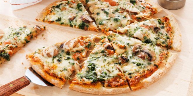 طريقة عمل البيتزا بالسبانخ والجبن