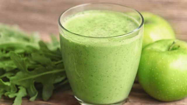 طريقة عمل عصير الجرجير باللبن مع التفاح