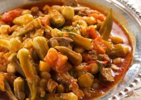 طريقة عمل يخنة بامية باللحمة والخضار