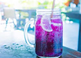 طريقة عمل العصير البنفسجي بالاناناس
