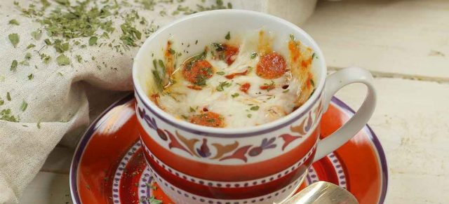 طريقة عمل البيتزا بالكوب