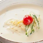 طريقة عمل شوربة الاندومي بالحليب