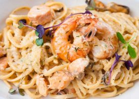 طريقة عمل مكرونة سي فود بالصوص الابيض