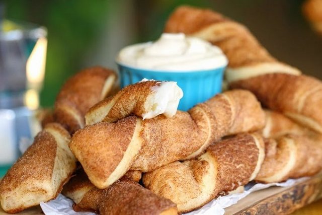 طريقة عمل اصابع القرفة والسكر