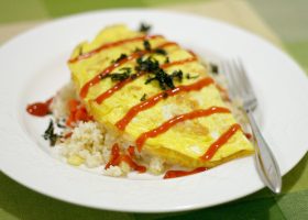 طريقة عمل أومليت بالأرز والخضار