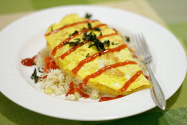 طريقة عمل أومليت بالأرز والخضار