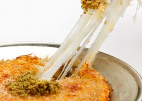 طريقة عمل الكنافة بالجبنة الموتزاريلا