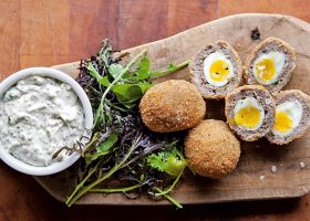 طريقة عمل كرات البيض باللحم المفروم