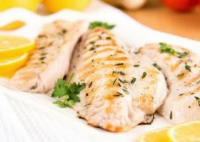 طريقة عمل فيليه سمك الهامور بالفرن