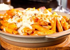 طريقة عمل مكرونة فرن بدون لحمة