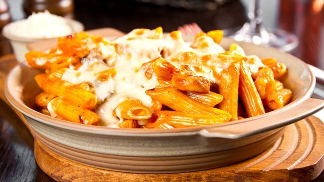 طريقة عمل مكرونة فرن بدون لحمة