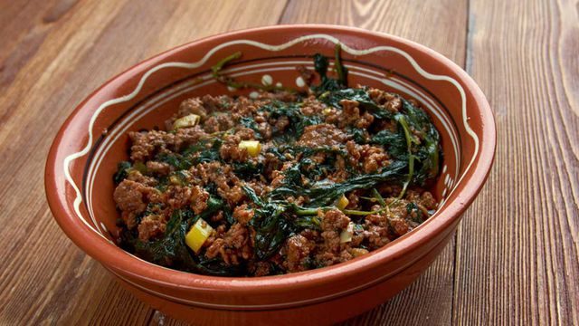 طريقة عمل السبانخ باللحم المفروم السوري