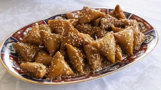 طريقة عمل بريوات باللوز والعسل