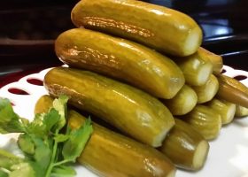 طريقة عمل مخلل الخيار بدون خل