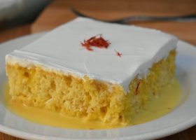 طريقة عمل كيكة الزعفران بالحليب