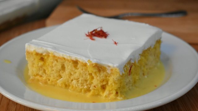 طريقة عمل كيكة الزعفران بالحليب