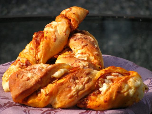 طريقة عمل اصابع البيتزا