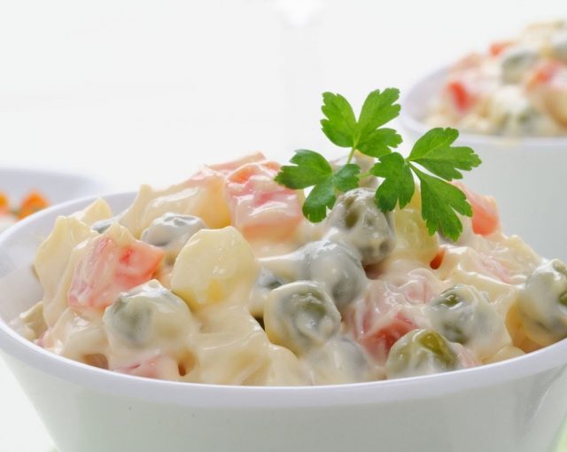 طريقة عمل سلطة البطاطس المسلوقه بالمايونيز