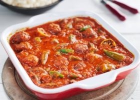 طريقة عمل طاجن البامية بالسجق