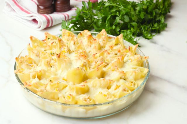 طريقة عمل صينية قواقع المكرونة بالبشاميل