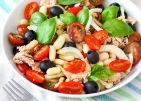 طريقة عمل سلطة الفاصوليا البيضاء بالتونة