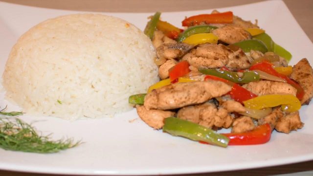 طريقة عمل فاهيتا الدجاج مع الارز