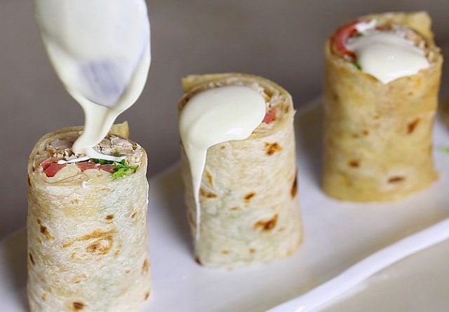 طريقة عمل سندويشات تاكو الدجاج