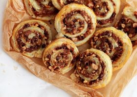 طريقة عمل حلى رولات البف باستري باللوتس