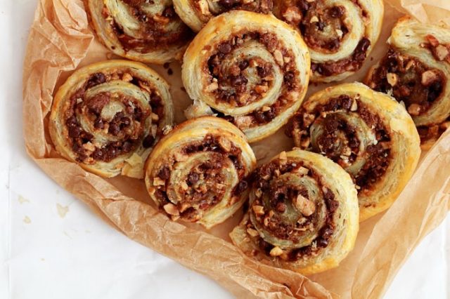 طريقة عمل حلى رولات البف باستري باللوتس