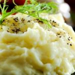 طريقة عمل البطاطس المهروسة بالثوم