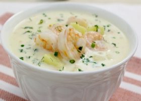 طريقة عمل شوربة الروبيان بالكريمة البيضاء