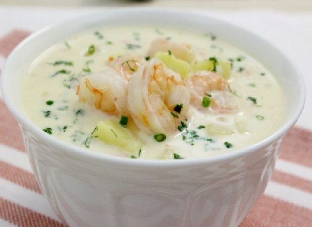 طريقة عمل شوربة الروبيان بالكريمة البيضاء