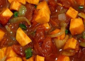 طريقة عمل يخنة الكوسا بالبندورة