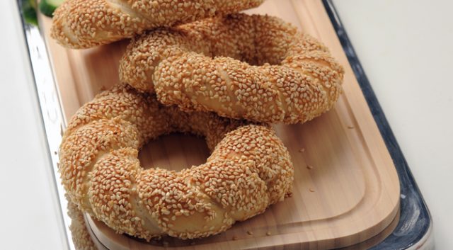 طريقة عمل خبز السميت التركي