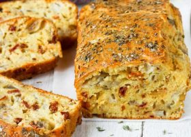 طريقة عمل كيكة الجبن والزعتر