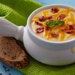 طريقة عمل شوربة البطاطس بالجبن الشيدر