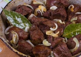 طريقة عمل كبدة الدجاج بالبصل