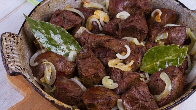 طريقة عمل كبدة الدجاج بالبصل