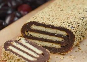 طريقة عمل كيكة التمر بالبسكويت