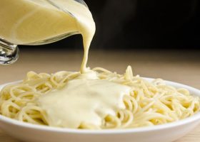 طريقة عمل مكرونة بالبشاميل بدون فرن