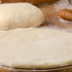 طريقة عمل عجينة الخمس دقائق