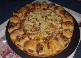 طريقة عمل بيتزا بالنقانق