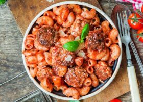 طريقة عمل مكرونة بكرات اللحم