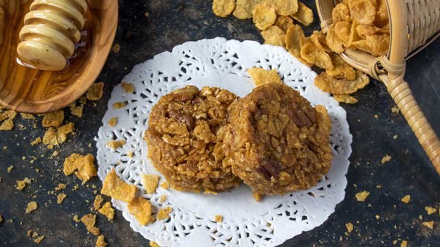 طريقة عمل حلى الكورن فلكيس بالنستله