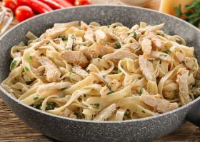 طريقة عمل باستا الفريدو بالدجاج والفطر