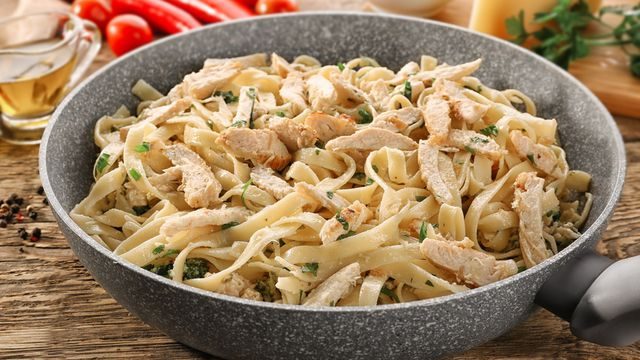 طريقة عمل باستا الفريدو بالدجاج والفطر